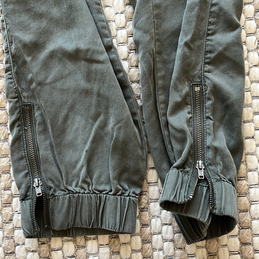 Olive Green cuffed pants - Picture 5 of 10